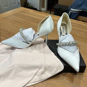Badgley Mischka Nathalie D’orsey size 8 high heel pumps in white satin